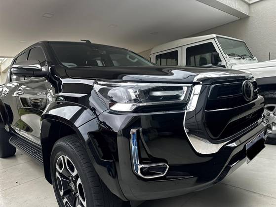 TOYOTA HILUX 2.8 D-4D TURBO DIESEL CD SRX PLUS 4X4 AUTOMÁTICO